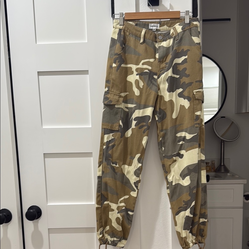 Women’s Camouflage Cargo Pants